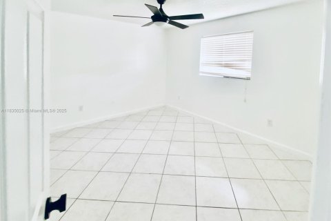 Adosado en venta en Homestead, Florida, 3 dormitorios, 111.48 m2 № 1818228 - foto 9