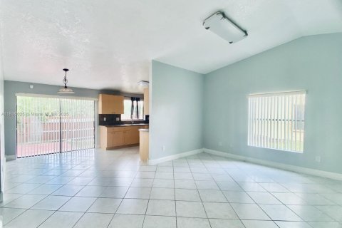 Adosado en venta en Homestead, Florida, 3 dormitorios, 111.48 m2 № 1818228 - foto 2