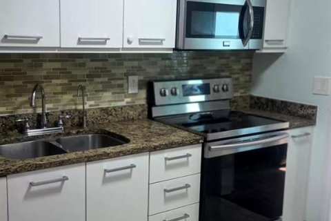 Villa ou maison à louer à Pinellas Park, Floride: 2 chambres, 67.35 m2 № 2414974 - photo 11