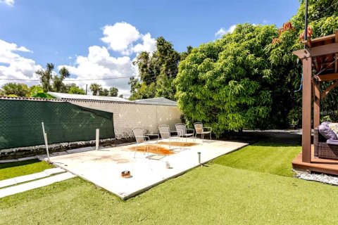 Villa ou maison à louer à Pinellas Park, Floride: 2 chambres, 67.35 m2 № 2414974 - photo 26
