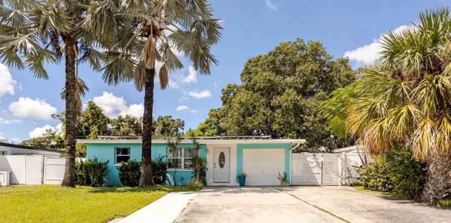 Villa ou maison à Pinellas Park, Floride 2 chambres, 67.35 m2 № 2414974