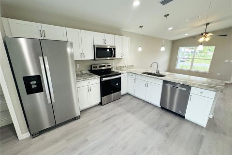 House in Belleview, Florida 3 bedrooms, 109.72 sq.m. № 2229709 - photo 4