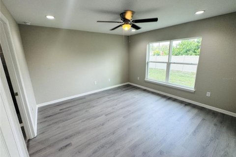 House in Belleview, Florida 3 bedrooms, 109.72 sq.m. № 2229709 - photo 5