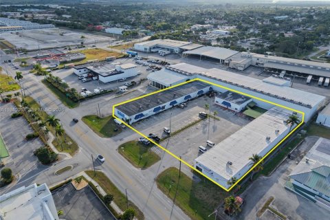 Propiedad comercial en venta en Florida City, Florida № 2000356 - foto 3