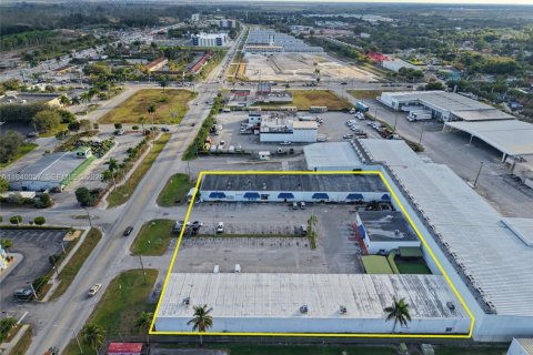 Propiedad comercial en venta en Florida City, Florida № 2000356 - foto 4