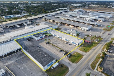 Propiedad comercial en venta en Florida City, Florida № 2000356 - foto 2