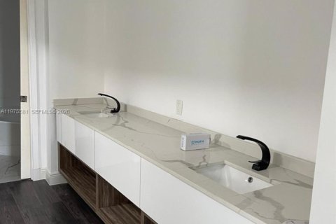 Condo in Doral, Florida, 2 bedrooms  № 2041456 - photo 6