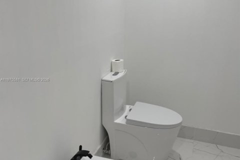 Condo in Doral, Florida, 2 bedrooms  № 2041456 - photo 14