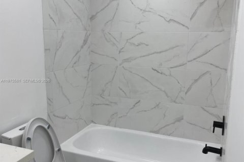 Condo in Doral, Florida, 2 bedrooms  № 2041456 - photo 7