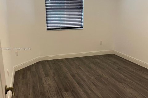 Condo in Doral, Florida, 2 bedrooms  № 2041456 - photo 4