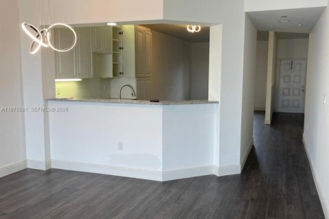 Condo in Doral, Florida, 2 bedrooms  № 2041456 - photo 8