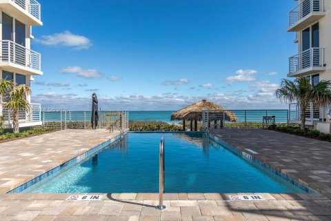 Condominio en venta en Hutchinson Island South, Florida, 2 dormitorios, 143.26 m2 № 2170414 - foto 28