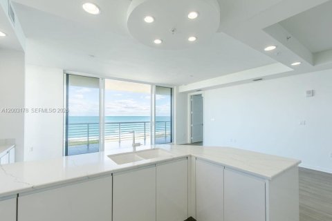 Condominio en venta en Hutchinson Island South, Florida, 2 dormitorios, 143.26 m2 № 2170414 - foto 15