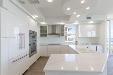 Condominio en venta en Hutchinson Island South, Florida, 2 dormitorios, 143.26 m2 № 2170414 - foto 5