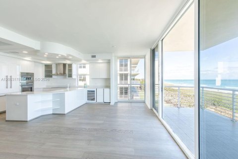 Condominio en venta en Hutchinson Island South, Florida, 2 dormitorios, 143.26 m2 № 2170414 - foto 2