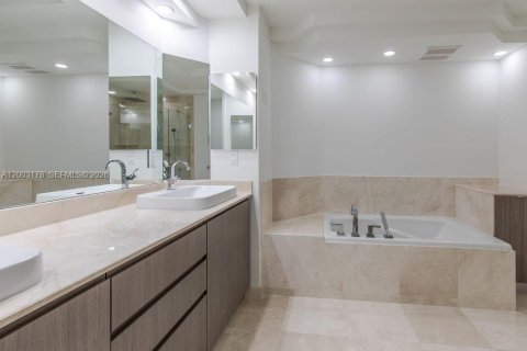 Condominio en venta en Hutchinson Island South, Florida, 2 dormitorios, 143.26 m2 № 2170414 - foto 25