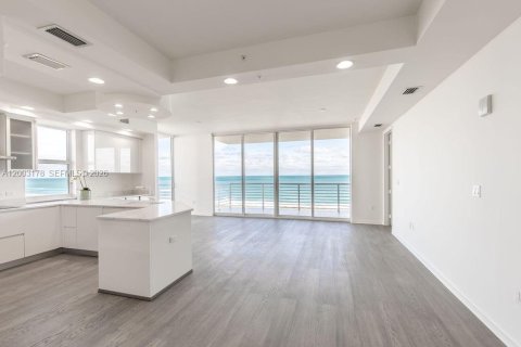 Condominio en venta en Hutchinson Island South, Florida, 2 dormitorios, 143.26 m2 № 2170414 - foto 7
