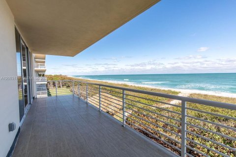 Condominio en venta en Hutchinson Island South, Florida, 2 dormitorios, 143.26 m2 № 2170414 - foto 3