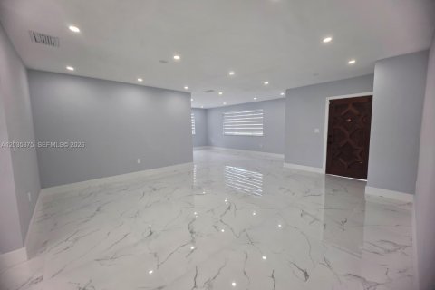 Купить виллу или дом в Майами, Флорида 4 спальни, 257.99м2, № 2085416 - фото 12