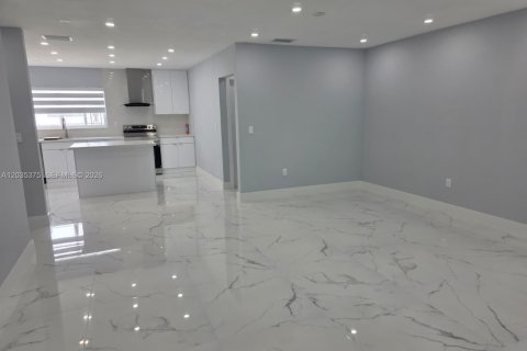 Купить виллу или дом в Майами, Флорида 4 спальни, 257.99м2, № 2085416 - фото 15