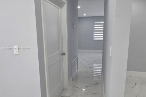 Купить виллу или дом в Майами, Флорида 4 спальни, 257.99м2, № 2085416 - фото 18