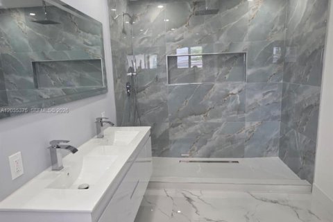 Купить виллу или дом в Майами, Флорида 4 спальни, 257.99м2, № 2085416 - фото 5