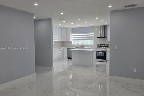 Купить виллу или дом в Майами, Флорида 4 спальни, 257.99м2, № 2085416 - фото 11