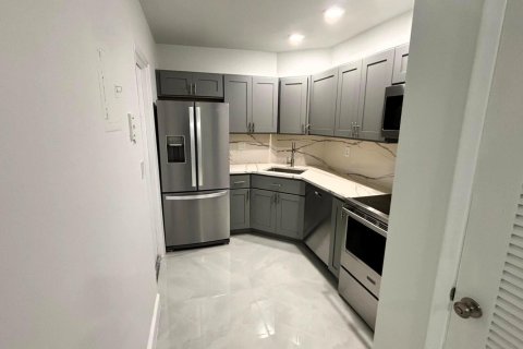 Купить кондоминиум в Уилтон-Мэнорс, Флорида 4 комнаты, 69.68м2, № 2083073 - фото 2