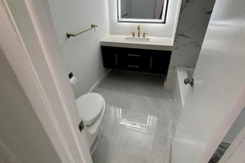 Купить кондоминиум в Уилтон-Мэнорс, Флорида 4 комнаты, 69.68м2, № 2083073 - фото 11