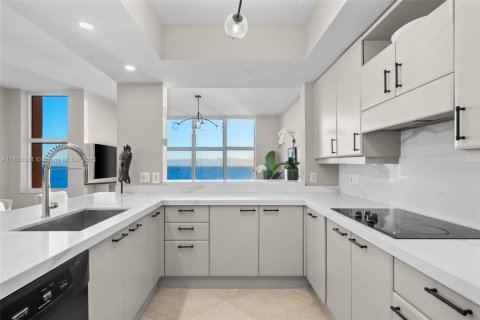 Condominio en alquiler en Fort Lauderdale, Florida, 3 dormitorios, 201.78 m2 № 2022463 - foto 7