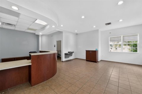 Commercial property in Saint Petersburg, Florida 276.94 sq.m. № 2232033 - photo 7
