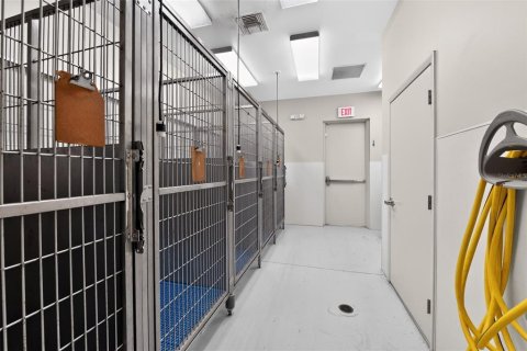 Commercial property in Saint Petersburg, Florida 276.94 sq.m. № 2232033 - photo 28