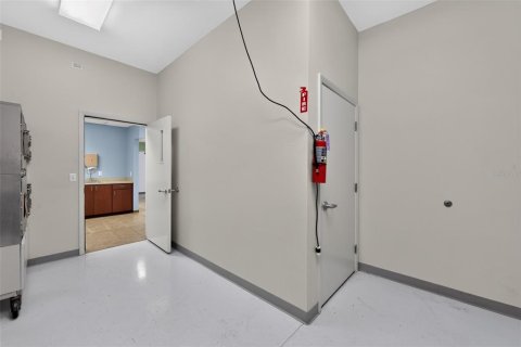 Commercial property in Saint Petersburg, Florida 276.94 sq.m. № 2232033 - photo 29