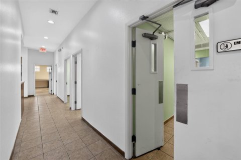 Commercial property in Saint Petersburg, Florida 276.94 sq.m. № 2232033 - photo 30