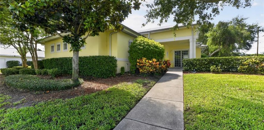 Commercial property in Saint Petersburg, Florida 276.94 sq.m. № 2232033