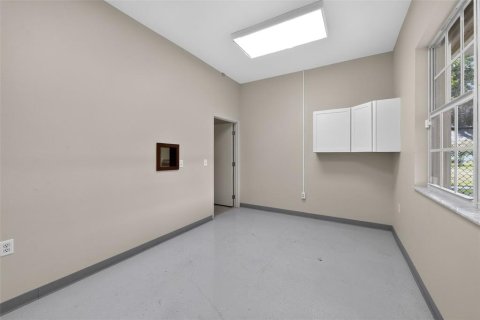 Commercial property in Saint Petersburg, Florida 276.94 sq.m. № 2232033 - photo 12