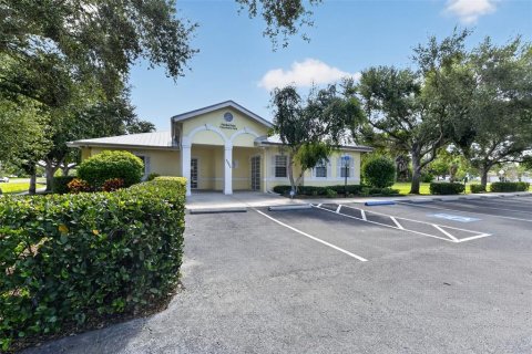 Commercial property in Saint Petersburg, Florida 276.94 sq.m. № 2232033 - photo 3