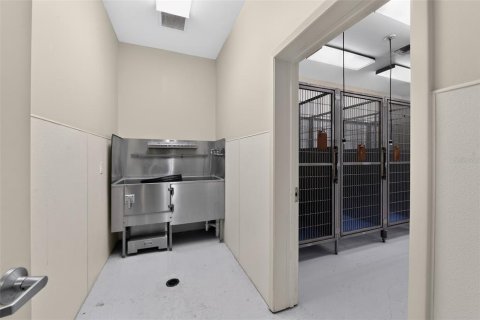Commercial property in Saint Petersburg, Florida 276.94 sq.m. № 2232033 - photo 23