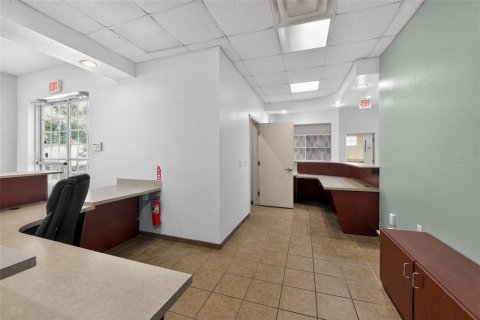 Commercial property in Saint Petersburg, Florida 276.94 sq.m. № 2232033 - photo 9