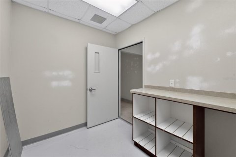 Commercial property in Saint Petersburg, Florida 276.94 sq.m. № 2232033 - photo 18