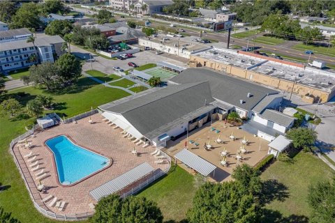 Condo in Saint Petersburg, Florida, 2 bedrooms № 2206105 - photo 26