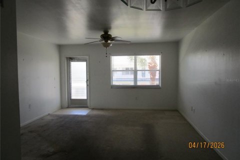Condo in Saint Petersburg, Florida, 2 bedrooms № 2206105 - photo 5