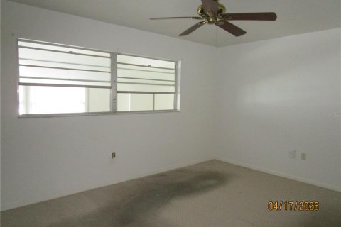Condo in Saint Petersburg, Florida, 2 bedrooms № 2206105 - photo 12