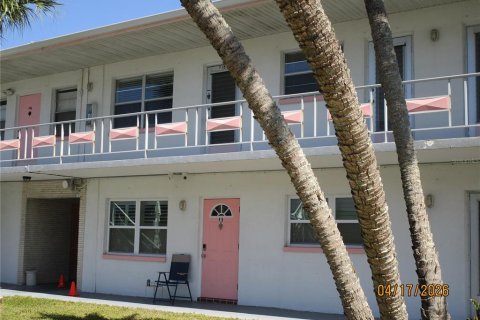 Condo in Saint Petersburg, Florida, 2 bedrooms  № 2206105