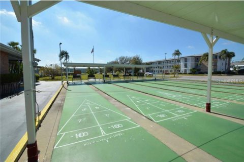 Condo in Saint Petersburg, Florida, 2 bedrooms № 2206105 - photo 29