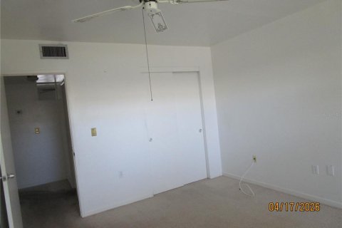 Condo in Saint Petersburg, Florida, 2 bedrooms № 2206105 - photo 18