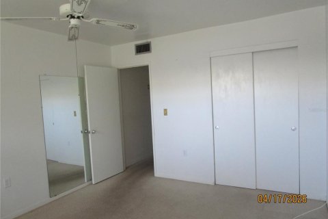 Condo in Saint Petersburg, Florida, 2 bedrooms № 2206105 - photo 17