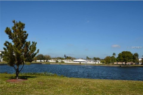 Condo in Saint Petersburg, Florida, 2 bedrooms № 2206105 - photo 28