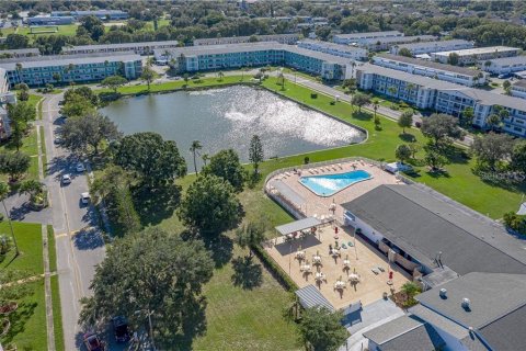 Condo in Saint Petersburg, Florida, 2 bedrooms № 2206105 - photo 27