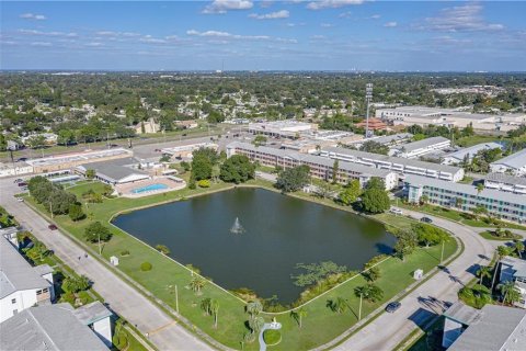 Condo in Saint Petersburg, Florida, 2 bedrooms № 2206105 - photo 25